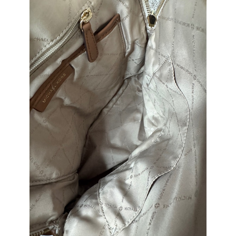 Michael Kors Abbey Medium Backpack Signature Logo White Acorn Brown Leather - Picture 8 of 9